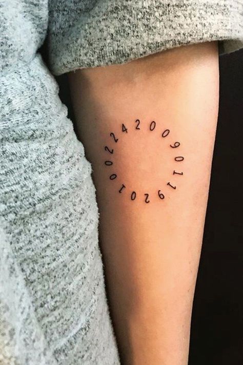 21 Number Tattoos That Honor Special Dates and Lucky Digits Coordinate Tattoos, Mad Tattoo, Dates Tattoo, Literary Tattoos Quotes, Date Tattoo Ideas, Number Tattoo Fonts, Date Tattoo, Font Tato, Image Drawing