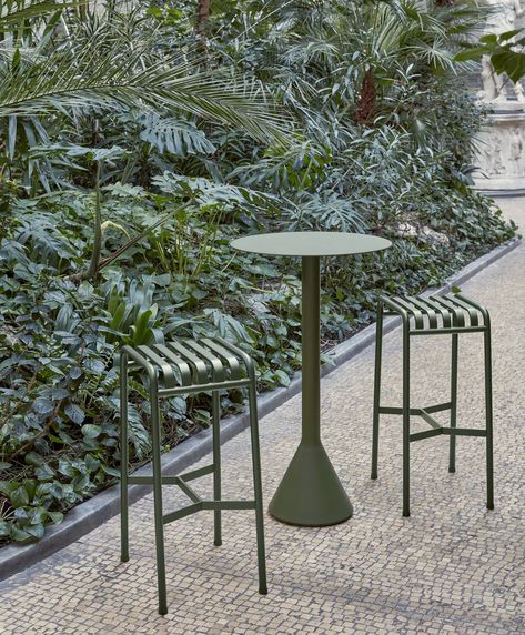 Savor outdoor living and exterior design with HAY’s Outdoor Collection of durable and weatherproof outdoor furniture. Suitable for numerous indoor and outdoor contexts, such as bars and restaurants, terrace, balcony, or garden, as well as public spaces and home environments. Hay Bar Stool, Outdoor Meals, Kursi Bar, Design House Stockholm, Erwan Bouroullec, Iron Coffee Table, Outdoor Tables And Chairs, Outdoor Furniture Design, Table Haute