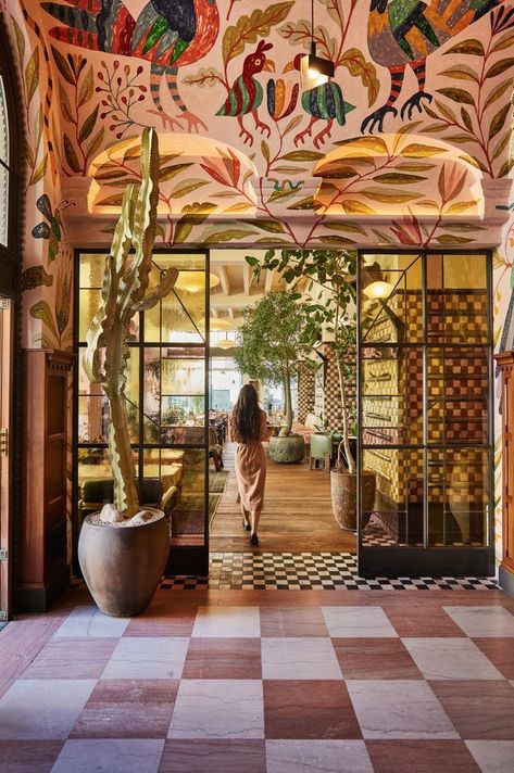 Kelly Wearstler Interiors, Proper Hotel, Mexican Interiors, Desain Pantry, Chandelier Creative, 아파트 인테리어, Mural Design, Hotel Interior, Restaurant Interior Design