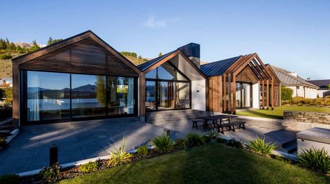 Sunrise Bay House 5 Modern Large Windows, Modern Gable House, Modern Gable Roof, Full Height Window, Gable House, Modern Barn House, House Extension Design, Bay House, Casa Container