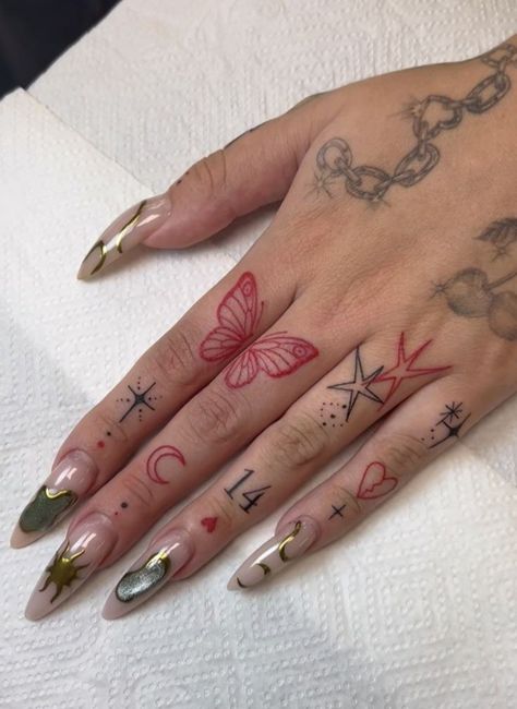 Girly Hand Tattoos, Unique Hand Tattoos, Simple Hand Tattoos, Butterfly Hand Tattoo, Finger Tattoo For Women, Hand Tattoos For Girls, Hand And Finger Tattoos, Small Pretty Tattoos, Hand Tattoos For Women