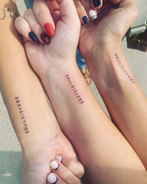 Friendship tattoo, soul sisters, nails design, nail ideas, tattoo ideas Sister Tattoos For 7 Sisters, Matching Tattoos Sisters Minimalist, Word Sister Tattoos, Modern Sister Tattoos, Sister Phrases Tattoo, Small Tattoo For Siblings, Sister Tattoos Words, Multiple Sister Tattoos, Sister In Different Languages Tattoo