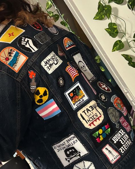 jean jacket back is all full !! can't wait till the entire coat is covered [the two blank spots are reserved for commissioned patches] Black Jacket With Patches, Black Jean Jacket With Patches, Decorated Jean Jacket, Jean Jacket With Patches, Patched Jacket, Jean Jacket Patches, Jacket With Patches, Jacket Outfit Women, Black Jean Jacket