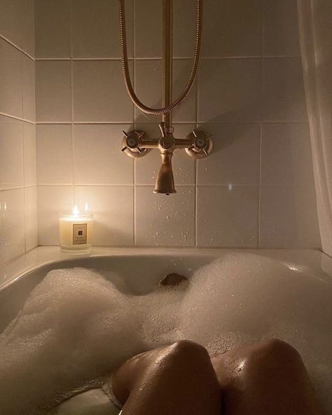 Aesthetic Bathtub, Bathtub Aesthetic, Aesthetic Bath, Bath Aesthetic, Shower Combo, Shotting Photo, Standing Bath, Vogue Beauty, Evening Routine