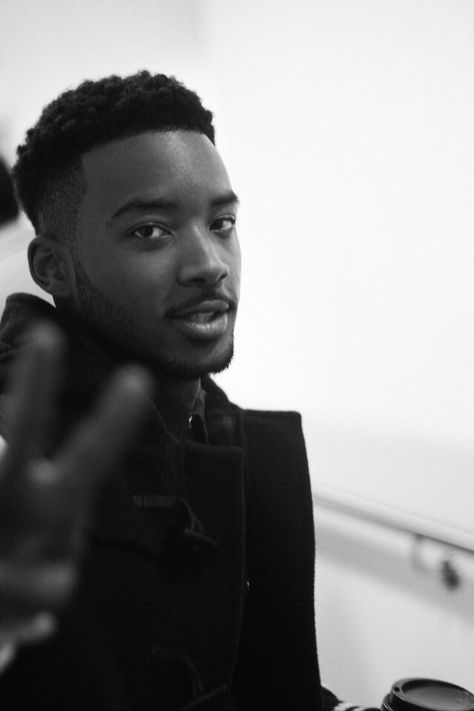 Algeeee Algee Smith, Just A Friend, Dark Skin Men, Black Actors, Man Crush Everyday, Attractive People, Black Is Beautiful, Favorite Celebrities, Celebrity Crush