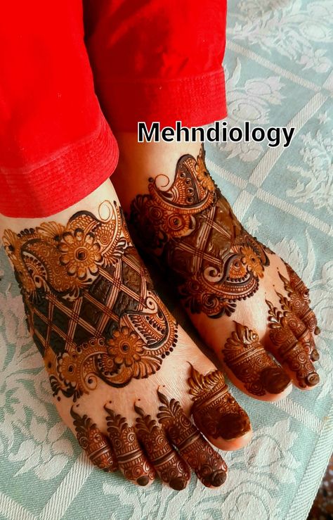 Foot Mehndi Designs Simple, Feet Mehandi Designs, Feet Mehandi, Fingers Mehndi Designs, Foot Mehndi Designs, Feet Mehndi Designs, Leg Mehndi Designs, Leg Mehandi, Leg Mehendi