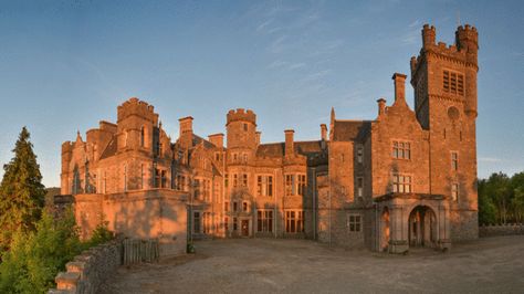 'Haunted' Carbisdale Castle near Ardgay up for sale #ghost Dark Castle, Youth Hostel, Castle Mansion, Haunted Castle, Hotel Plan, Castles In Scotland, Scotland Castles, Castle Art, Scotland Highlands