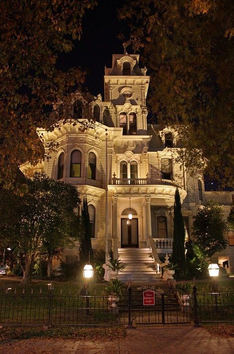 Old Mansion Exterior, Victorian Mansion Exterior, Victorian Homes Aesthetic, Old Mansion Aesthetic, Old Victorian Mansions, California Sacramento, Vintage Mansion, Mansion Aesthetic, Victorian Homes Exterior