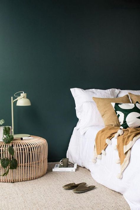 A moody green (almost forest green meets teal) color bedroom with white bedding. Modern Scandinavian Bedroom Design, Dark Minimalist Bedroom, Modern Scandinavian Bedroom, Burgundy Room, Scandinavian Design Bedroom, Dark Green Walls, Scandinavian Bedroom, Pastel Decor, Green Walls