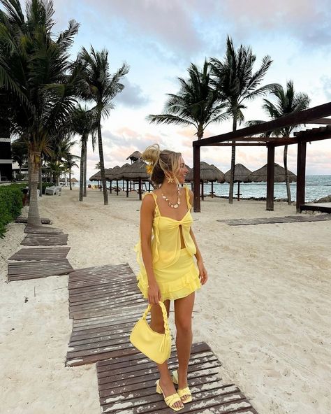 As Seen On @solarpowered_blonde | In our Caspian Yellow Chiffon Top & Mini Skirt 🌼 Vacay Poses, Yellow Summer Outfit, Mexico Resort Outfits, Thailand Travel Clothes, Punta Cana Outfits, Yellow Skirt Outfits, Singapore Outfit, Jamaica Outfits, Thailand Outfit