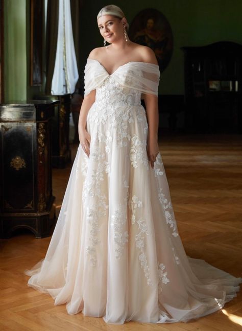 Plus Size Wedding Dress Wedding Gown Plus Size a Line Plus Size Wedding Dress Lace Wedding Plus Size Dress a Line Lace Custom Plus Size Gown - Etsy Beach Wedding Dress Curve, Country Wedding Dresses Plus, Mermaid Wedding Gowns Plus Size, Plus Suze Wedding Dress, Plus Size Hour Glass Wedding Dresses, 2x Wedding Dresses, Plus Size Elegant Wedding Gown, Plus Size Boho White Dress, Plus Size Flower Wedding Dress