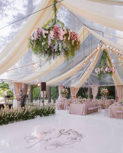 These romantic wedding drapes are giving us all the warm fuzzies with their whimsical swoops, calligraphed messages and colorful accents. If you want some wedding decor ideas to jazz up your ceremony or reception, you have certainly come to the right place! Get ready to see why this wedding trend is on the up and up over on #ruffledblog Tented Winter Wedding, Spring Wedding Venues Outdoor, Pastel Reception, Wedding Tent Decorations, Chandelier Decorations, Majlis Perkahwinan, Destination Wedding Decor, Tent Decorations, Wedding Venue Decorations