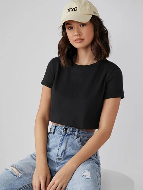 Oversized Cropped Tshirt, Black Tshirt Outfit, Plain Tee Shirts, Plain Black T Shirt, Shein Basics, Black Crop Tee, Cropped Tee Shirt, Curvy Shorts, Swimsuits Outfits