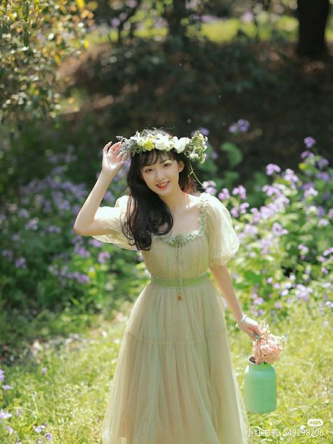 Pre Debut Photoshoot, Debut Photoshoot, Fairy Photoshoot, Beautiful Photoshoot Ideas, Graduation Picture Poses, Simple Kurti Designs, Stylish Dpz, Cute Skirt Outfits, Gardening Outfit