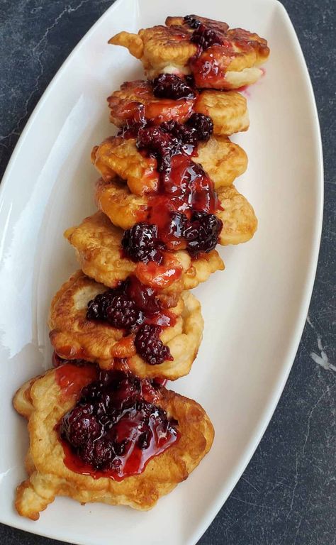 Essen, Fried Bannock Recipe, Aboriginal Food, Bannock Recipe, Bannock Bread, Homemade Blackberry Jam, Fried Bread Recipe, Blackberry Jam Recipes, Canadian Food