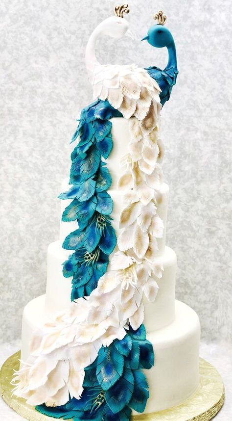 Peacock Wedding Dresses, Peacock Cupcakes, Peacock Wedding Inspiration, White And Gold Wedding Cake, Peacock Wedding Cake, Peacock Cake, Learn Cake Decorating, Wedding Cake Birds, Jasmine Wedding