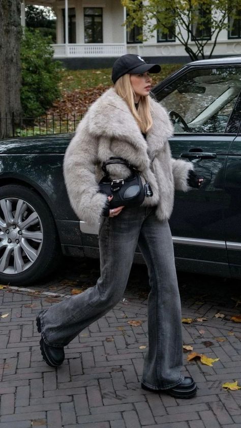 Fur Jacket Outfit, Fur Outfit, Fur Coat Outfit, Nyc Outfits, Looks Pinterest, Winter Fashion Outfits Casual, Moda Paris, Paris Outfits, Outfit Trends