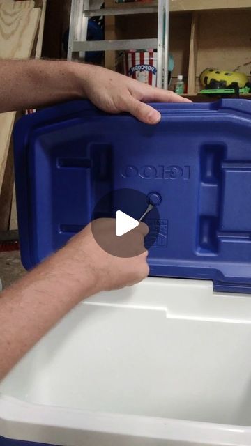 Cedar Sky Designs on Instagram: "My COOLER does what? Look at this hidden feature! #didyouknow #todayyearsold #lifehacks #summertime #cooler #hack #tip #tipsandtricks #summer #boat #party #home #howto #diy" Igloo Cooler Cover Diy, Pool Cooler Ideas, Cooler Hacks For Beach, Ice Cooler Hacks, Diy Floating Cooler, Camping Cooler Hacks, Ice Chest Hacks, Cooler Packing Hacks, Diy Party Cooler