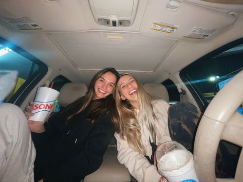 Drive In Pictures, Night Drive Aesthetic Friends, Long Drive With Friends, Drive In Movie Aesthetic Friends, Driving With Bestie, Friends In Car, Ideas With Bestie, Friends Driving At Night Aesthetic, Duo Pics