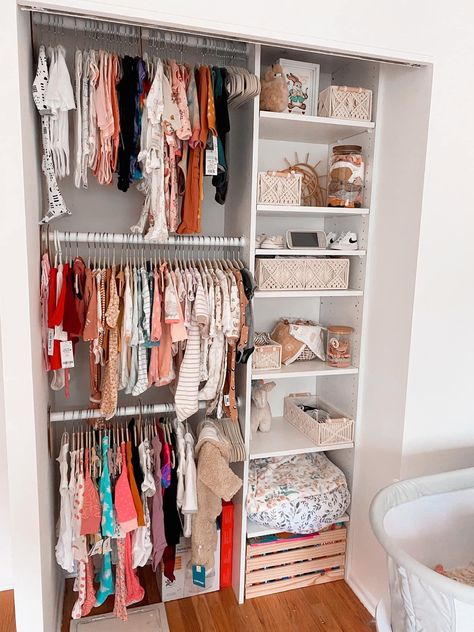 Baby Closet Shelves, Closet Organization Ideas Nursery, Baby Girl Closet Ideas, Nursery Room Closet Ideas, Nursery Closet No Doors, Nursery Small Closet Organization, Small Baby Closet Ideas, Nursery Closet Diy, Small Closet Nursery Organization