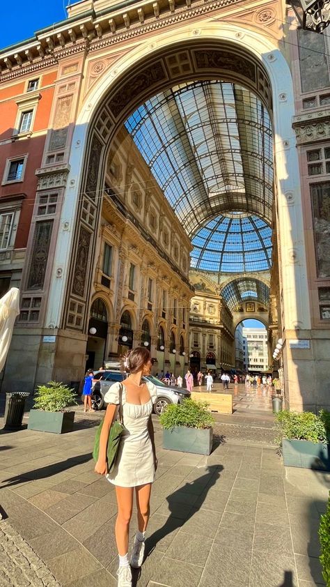 Summer In Milan Aesthetic, Vacation Italy Aesthetic, Italy Museum Outfit, Italian Summer Fashion Aesthetic, Milan Italy Fashion Summer, Milan Trip Outfit, Summer Outfits Milan, Poland Fashion Woman, Outfits For Milan Italy