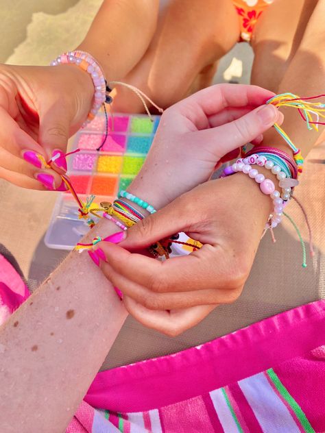 Rainbow Beach, Bracelet Rainbow, Activities For Girls, Friend Activities, Summer Scrapbook, Beach Friends, Summer Fun List, Summer Goals, Summer Plans