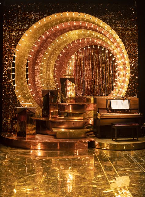 Beautiful Stage Design, Cabaret Stage Design, Cabaret Interior Design, Burlesque Stage Design, Set Ideas Stage, Oscar Stage Design, Outside Stage Design, Award Show Stage Set Design, Cabaret Set Design