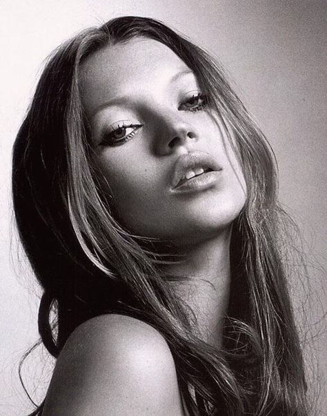 kate moss Uk Icon, Supermodel Body, Kate Moss 90s, Queen Kate, Carolyn Murphy, Mode Editorials, Miss Moss, Fotografi Vintage, 90s Model