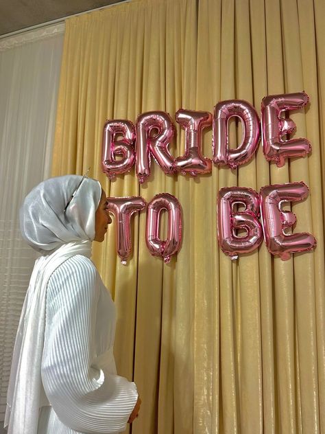 Bride To Be Poses, Bride To Be Decorations, Surprise Birthday Decorations, Date Tattoos, Bride Photos Poses, Bride Photos, Bride Shower, Bow Hairstyle, Pictures Poses