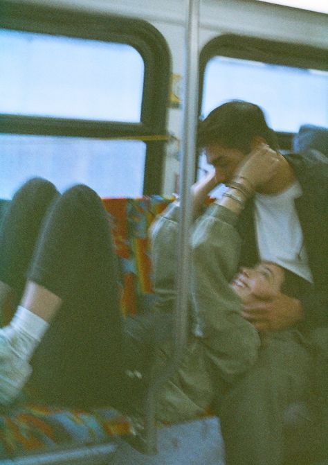 indie couple on the bus, 35mm grainy film tumblr vibes Grainy Film Photography, Indie Music Video, Indie Couple Aesthetic, Indie Poses, Indie Film Aesthetic, Indie Love Songs, Love Cinematography, Elevated Indie, Indie Couple