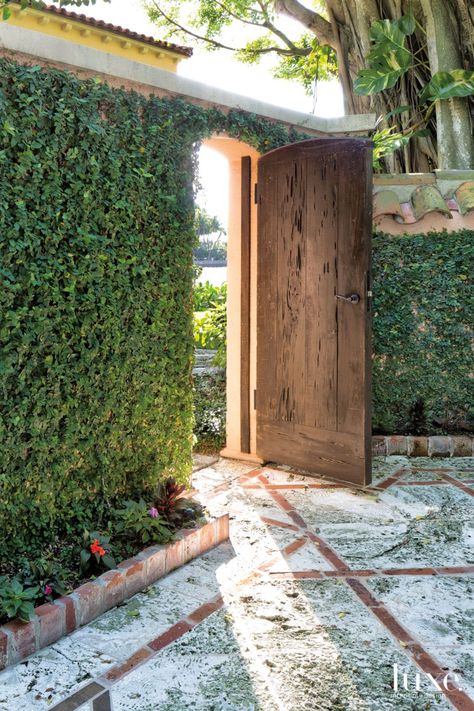 Garden Door, Architecture Home, Luxe Interiors, Home Tours, Interiors Design, Garden Doors, Courtyard Garden, Gate Design, House Entrance