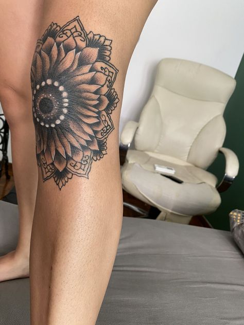 Over The Knee Tattoo, Sunflower Mandala Tattoo, Most Painful Tattoo, The Knee Tattoo, Knee Tattoos, Tattoo Over Scar, Rip Tattoo, Sunflower Mandala