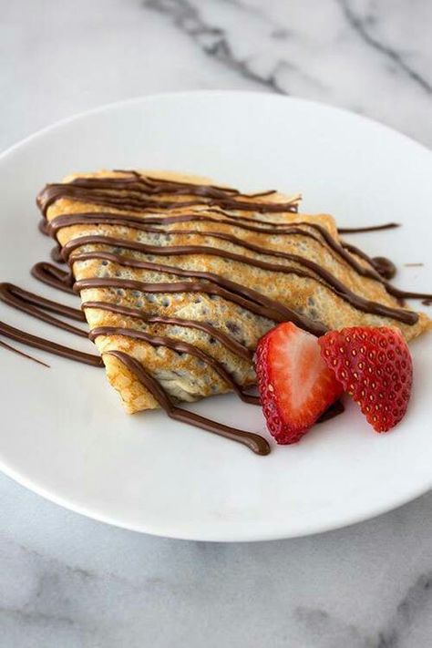 .... Crepes Sweet, Berry Crepes, French Crepe Recipe, Crepes Party, Crepe Recipe, Strawberry Crepes, Nutella Crepes, Pancake Crepes, Handle The Heat