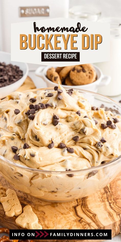 Creamy and delicious peanut butter dip with cream cheese that tastes just like buckeye candies. Buckeye Dip Recipe, Buckeye Dip, Peanut Butter Fluff, Dip Dessert, Buckeye Candy, Easy Dessert Dips, Brownie Vegan, Chocolate Chip Dip, Dip With Cream Cheese