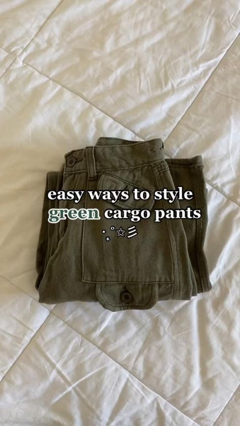 44 Degree Weather Outfit, Pantalon Vert Olive, Blue Cargo Pants Outfit, Green Cargo Pants Outfit, Cargo Outfit, Downtown Outfits, Punk Aesthetic, Cargo Pants Outfit, Green Cargo Pants