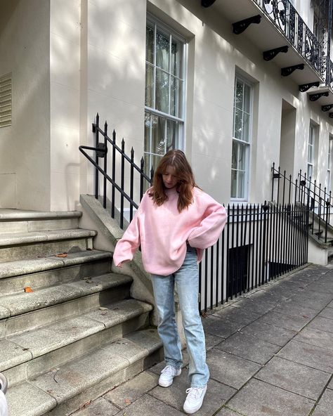 Pink Jumper And Jeans Outfit, Pink Oversized Jumper Outfit, Pink Knit Jumper Outfit, Light Pink Jumper Outfit, Pink Knit Sweater Outfit, Jumper Pants Outfit, Oversized Jumper Outfit, Jumper And Jeans Outfit, Pink Jumper Outfit