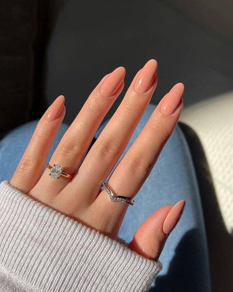 Uñas Color Coral, Coral Nails With Design, Old Money Nails, Money Nails, Neutral Nail Designs, Peach Nails, Coral Nails, Almond Nails Designs, Almond Acrylic Nails