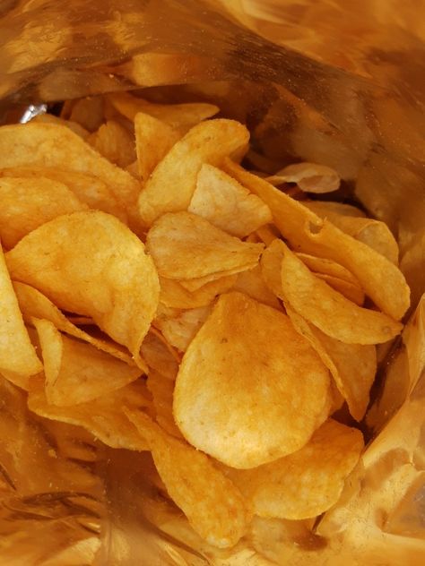 snacks chips Bag Of Chips Aesthetic, Crisps Aesthetic, Aesthetic Chips, Chips Aesthetic, Bbq Chips, Chips Snacks, Lays Chips, Picnic Date, Healthy Food Motivation