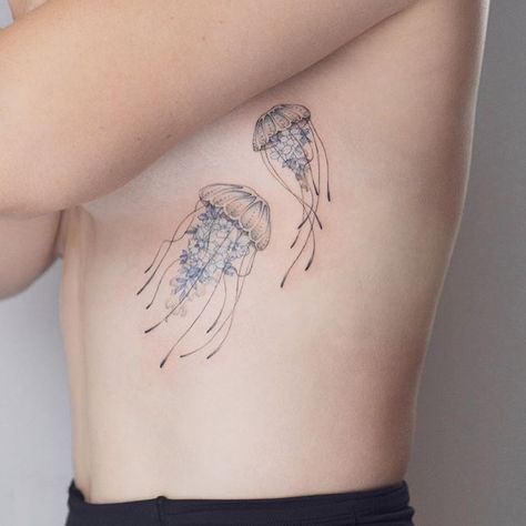 Fine Line Aquatic Tattoo, Jelly Fish Tattoo Design Drawing, Jellyfish Rib Tattoo, Jellyfish Tattoo Meaning, Matching Jellyfish Tattoos, Ocean Rib Tattoo, Jellyfish Spine Tattoo, Fine Line Jellyfish Tattoo, Jellyfish Tattoo Thigh