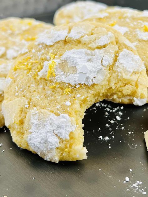 These lemon crinkle cookies are a taste sensation. Full of citrus flavor and fluffy in texture they are easy to make and delicious! Mascarpone Cookies, Lemon Coolers, Lemon Mascarpone, Cookies Light, Doterra Recipes, Lemon Crinkle Cookies, Cooking With Essential Oils, Macadamia Nut Cookies, Lemon Coconut