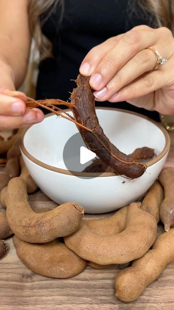 Gabriela 🫶🏼 on Instagram: "It’s that time of year again where I make a million Jugo de Tamarindo videos🥤 my favorite juice ❤️ what do you call this in your country?   #asmr #asmrcooking #asmrdrink #recipe #receta #recetasaludable #easyrecipe #tamarindo #jugodetamarindo #gabrielacampos #gabrielamkv #gabrielavlogs" Tamarindo, Tamarindo Recipe, Puerto Rican, May 17, You Call, Juice, Easy Meals, My Favorite, Audio