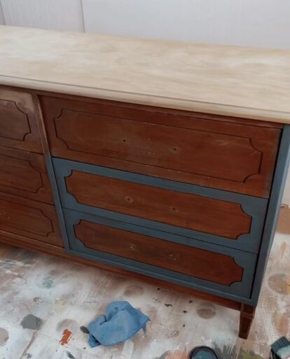 We love thrift store old dresser makeover but this one is one of the best dresser upcycle idea we've seen in a while. #dressermakeover #beforeafter Two Tone Dresser Painted, Old Dresser Makeover, Wood Dressers Makeover, Dresser Upcycle, Two Tone Dresser, Best Dresser, Boy Dresser, Greige Paint, Two Tone Paint