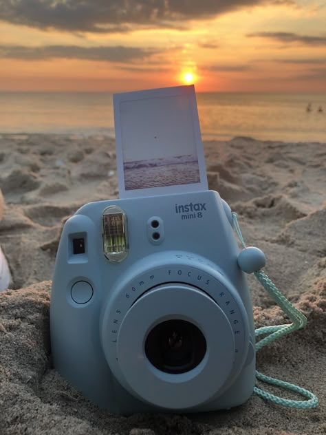 Instax Mini Camera, Beach Wall Collage, Polaroid Photography, Instax Camera, Beachy Aesthetic, Summer Wallpapers, Polaroid Camera, Polaroid Pictures, Mini Camera