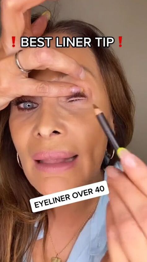 Eyeliner Over 40, Eyeliner Tricks For Beginners, Makeup For 50 Year Old, Over 40 Skin Care, How To Put Eyeliner, Hacks To Try, Eyeliner Techniques, How To Do Eyeliner, Makeup Over 50