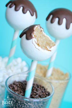 Sweet Kabobs, Smore Cake, Tulip Photography, No Bake Cake Pops, Cake Chorizo, Marshmallow Candy, Cake Pop Maker, Smores Cake, Cake Easy