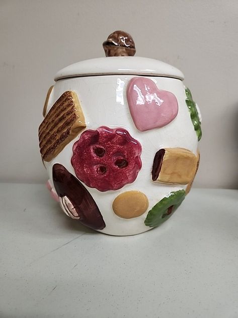 Vtg. ‘Cookies All Over' Ceramic Cookie Jar With Chestnut lid, Made In japan | eBay Pottery Jars With Lids, Clay Jars With Lids, Clay Cookie Jar, Ceramic Boxes With Lid, Ceramic Box Ideas, Cookie Jars Diy, Eco Jar, Lidded Ceramics, Lidded Pottery