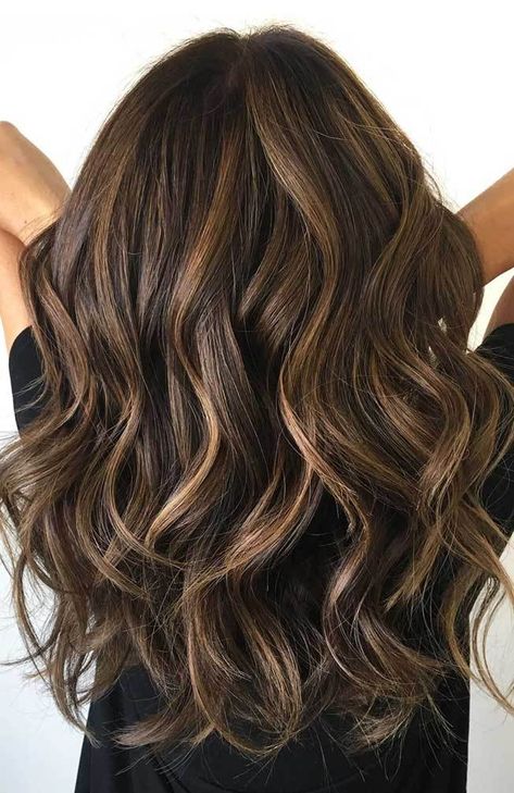 Best wedding hair color ideas Wavy Brown Hair With Highlights, Chocolate Balayage, Rambut Brunette, Chocolate Hair, Layered Hairstyles, Long Layered Haircuts, Brown Hair Balayage, Ombré Hair, Brown Blonde Hair