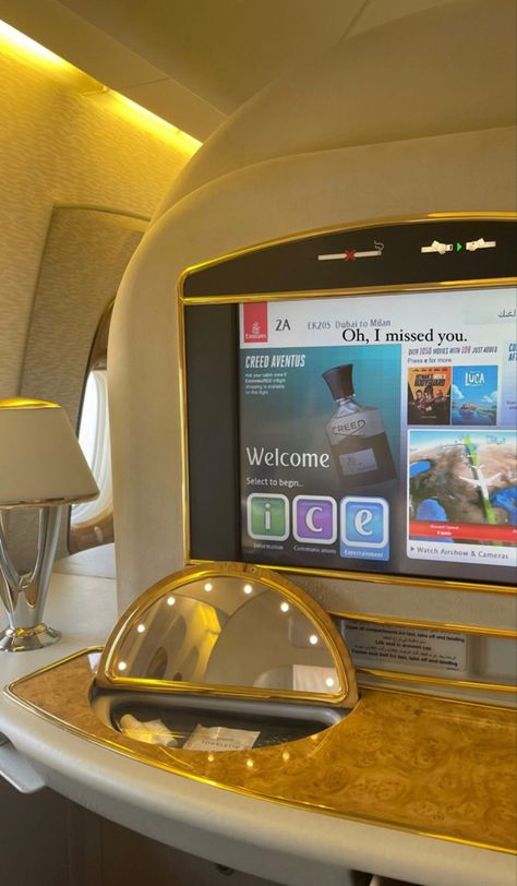 Emirates Window View, Emirates Airline First Class Luxury, Emirates Business Class Snapchat, Emirates First Class Snapchat, Emirates Flight Aesthetic, First Class Flight Aesthetic Emirates, Business Class Flight Snapchat, Emirates First Class Aesthetic, Airplane First Class Aesthetic