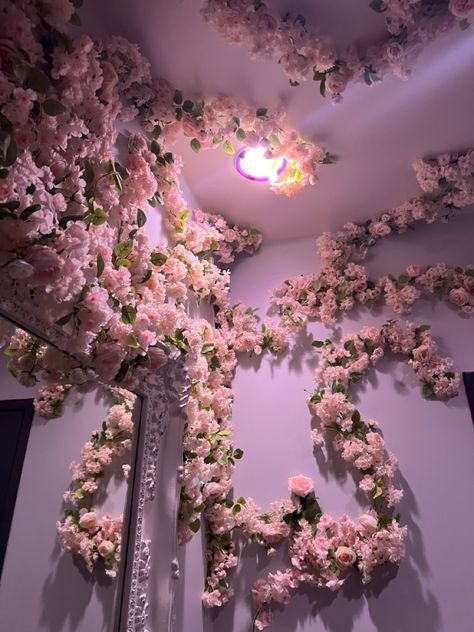 Flower Bedrooms, Flowers In Room Bedrooms, Flower Wall Room Decor, Vine Ceiling Decor, Flower Vines On Ceiling Bedroom, Cherry Blossom Room Ideas, Floral Ceiling Bedroom, Flowers On Ceiling Bedroom, Pink Vines Bedroom