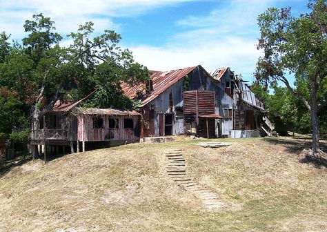 Houses In Texas, Visit Texas, Texas Places, Creepy Houses, Texas Towns, Abandoned Mansions, Back Road, How To Buy Land, Abandoned Buildings